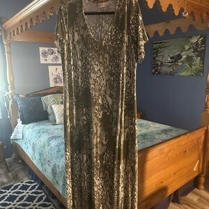 Belle by Kim Gravel Green and White Dress